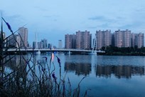 穿紫河畔