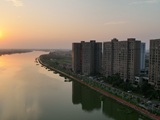 水岸余晖